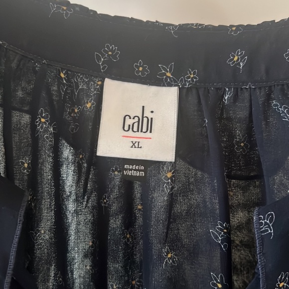 Cabi Sleeveless Blouse Navy with Flower print XL. V neck - Picture 2 of 5